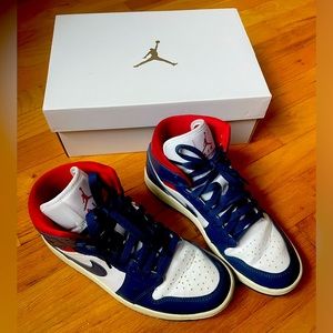 Nike Air Jordan Mid 1 size 7